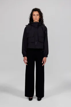 Gertrude Coupe-vent court à détails techniques Shiloh Noir Discount