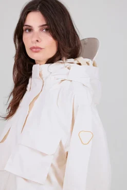 Gertrude Coupe-vent court à détails techniques Shiloh Blanc Sale