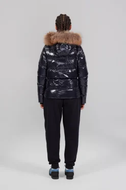 Gertrude Doudoune cintrée avec capuche en fourrure nylon glossy Olga Darknight Fashion