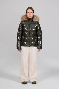 Gertrude Doudoune cintrée avec capuche en fourrure nylon glossy Olga Kaki Online