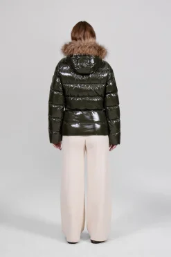 Gertrude Doudoune cintrée avec capuche en fourrure nylon glossy Olga Kaki Online