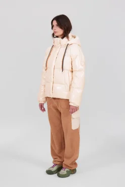 Gertrude Doudoune courte nylon glossy Lili Bright Beige New